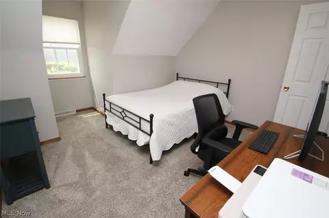 Bedroom - 37575 Ocean Reef, Willoughby, OH 44094 photo 5 of 12