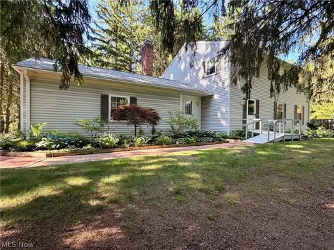 11635 Twin Mills Ln, Chardon, OH 44024