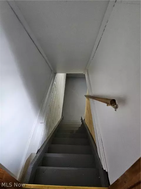 Entry Way - 46 48 Hyde Ave, Niles, OH 44446 photo 6 of 6