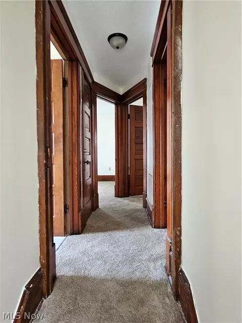 Entry Way - 46 48 Hyde Ave, Niles, OH 44446 photo 4 of 6
