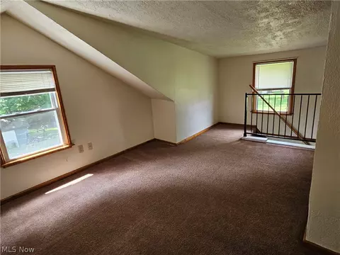 Living - 46 48 Hyde Ave, Niles, OH 44446 photo 4 of 5