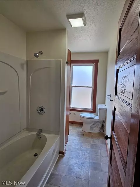 Bath - 46 48 Hyde Ave, Niles, OH 44446 photo 2 of 3