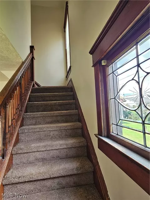 Entry Way - 46 48 Hyde Ave, Niles, OH 44446 photo 2 of 6