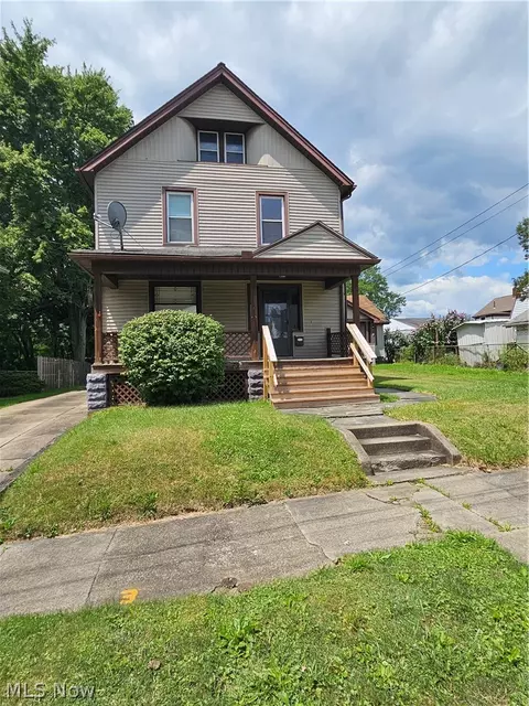 46 48 Hyde Ave, Niles, OH 44446