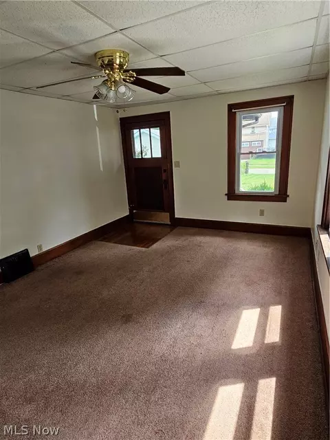 Living - 46 48 Hyde Ave, Niles, OH 44446 photo 3 of 5