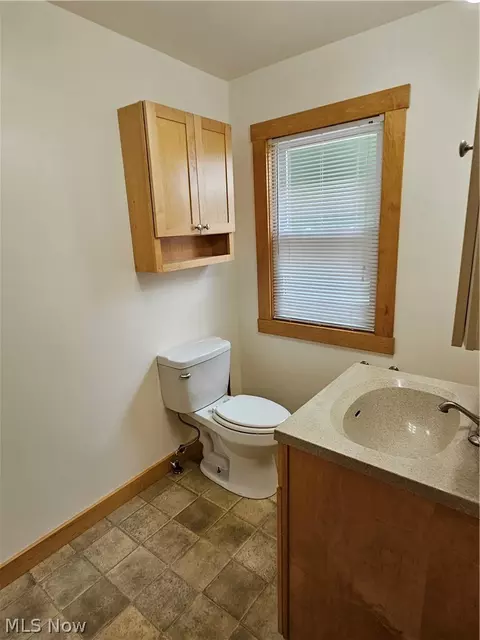 Bath - 46 48 Hyde Ave, Niles, OH 44446 photo 1 of 3