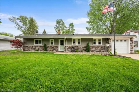 8498 Hallnorth Dr, Mentor, OH 44060