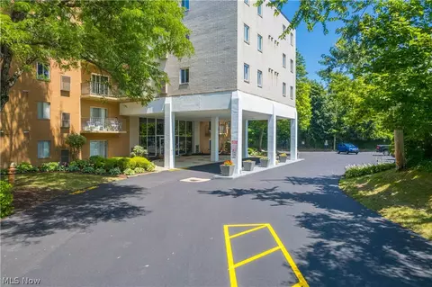 3675 Clague Rd #306, North Olmsted, OH 44070