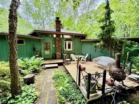 9090 Peasley Rd, Brownhelm, OH 44001