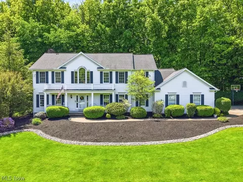 11245 Wellington Dr, Chardon, OH 44024