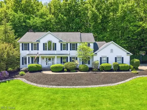 11245 Wellington Dr, Chardon, OH 44024