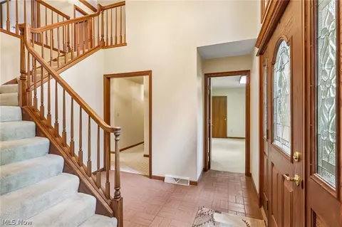 Entry Way - 1006 Traci Ln, Copley, OH 44321 photo 1 of 2