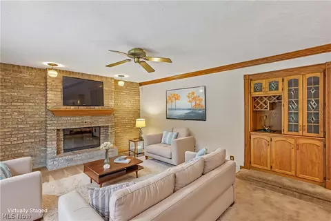 Living - 1006 Traci Ln, Copley, OH 44321 photo 3 of 4