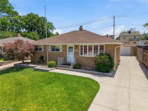 15010 Kennerdown Ave, Maple Heights, OH 44137