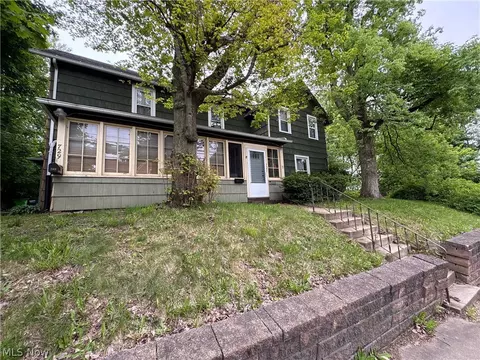 727 Wooster Rd N, Barberton, OH 44203