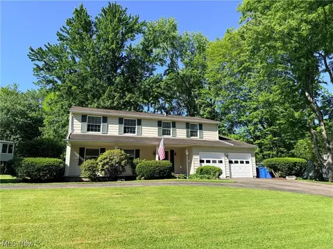 520 Heatherwood Dr SE, Warren, OH 44484