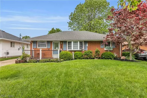 316 Thelma Dr, Sheffield Lake, OH 44054