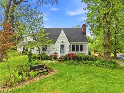 7429 Chagrin Rd, Chagrin Falls, OH 44023