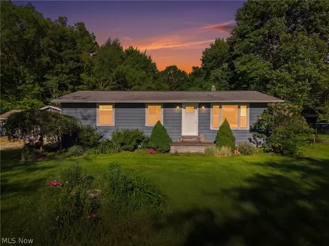 2693 Mahan Denman Rd NW, Bristolville, OH 44402