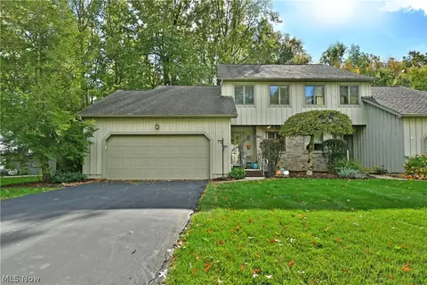 160 Turquoise Dr, Cortland, OH 44410