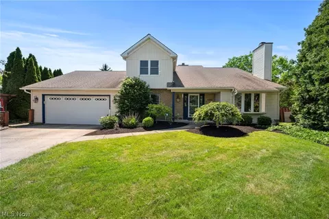 14367 Crown Point Pkwy, Strongsville, OH 44136