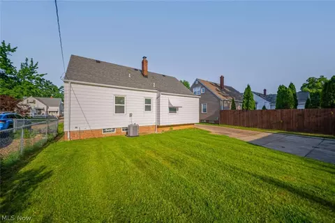 Exterior - 420 E 271st St, Euclid, OH 44132 photo 2 of 4