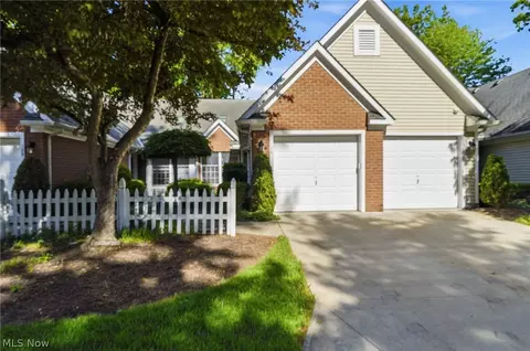31825 Bayview Dr #126, Avon Lake, OH 44012