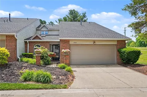 1904 Indian Hills Trl, Akron, OH 44313
