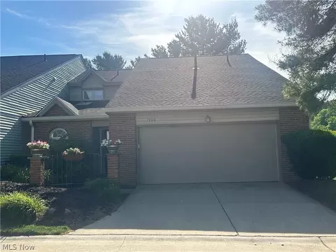 1904 Indian Hills Trl, Akron, OH 44313