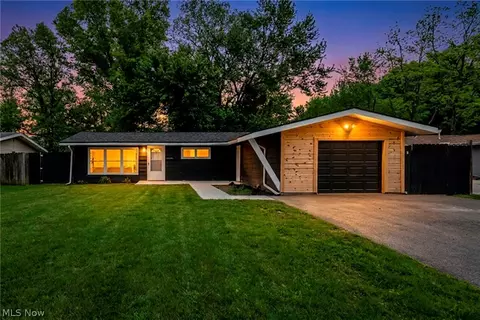 9151 Cranbrook Dr, Northfield Center, OH 44067