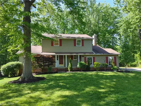 9364 Sunrise Ct, Mentor, OH 44060
