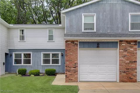 8225 Lancaster Dr, Mentor, OH 44060