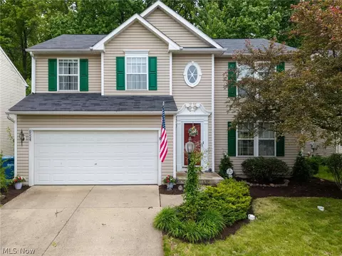 8524 Wayside Dr, Olmsted Twp, OH 44138