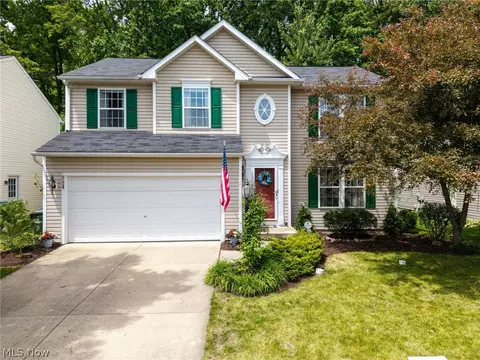 8524 Wayside Dr, Olmsted Twp, OH 44138