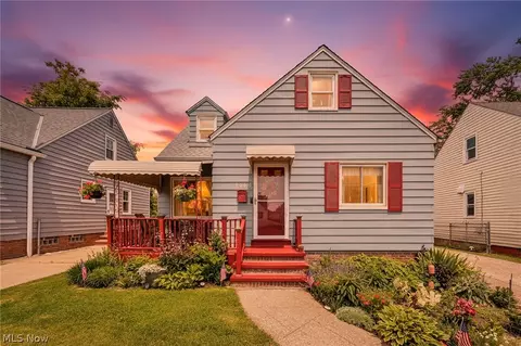 8006 Pinegrove Ave, Parma, OH 44129