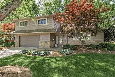 5504 Lansbury Ln, Lyndhurst, OH 44124