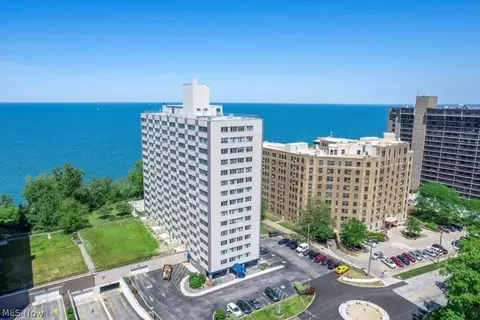 12520 Edgewater Dr #510, Lakewood, OH 44107