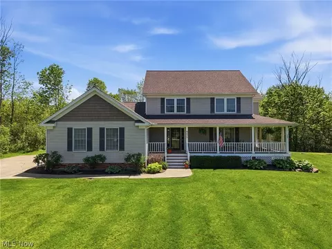 9475 Stafford Rd, Chagrin Falls, OH 44023