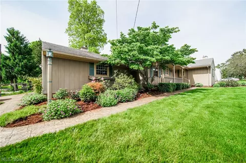 353 Hillcrest Dr, Ashland, OH 44805
