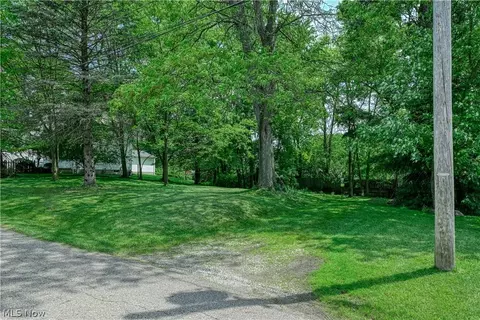 1921 Dwight St, Cuyahoga Falls, OH 44221