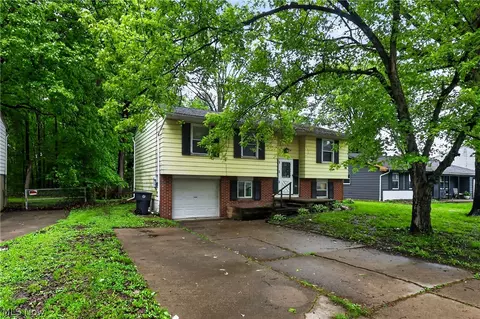 2964 Williamsburg St NW, Warren, OH 44485