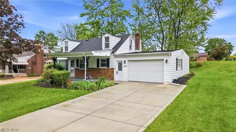 2413 W Manor Ave, Youngstown, OH 44514