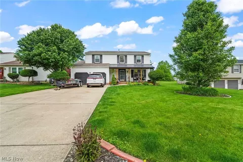 190 Chapel Hill Dr NW, Warren, OH 44483