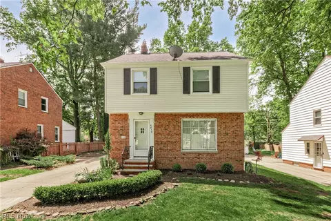 4810 Westbourne Rd, Lyndhurst, OH 44124