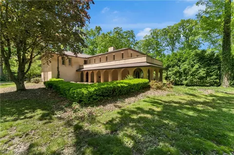 8551 Hunters Trl SE, Howland, OH 44484