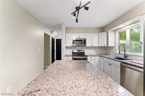 Kitchen - 6820 Lockwood Blvd, Boardman, OH 44512 photo 3 of 3
