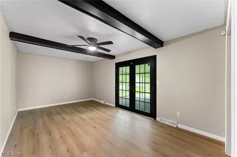 Living - 6820 Lockwood Blvd, Boardman, OH 44512 photo 3 of 3