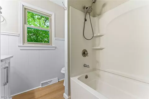 Bath - 6820 Lockwood Blvd, Boardman, OH 44512 photo 3 of 3