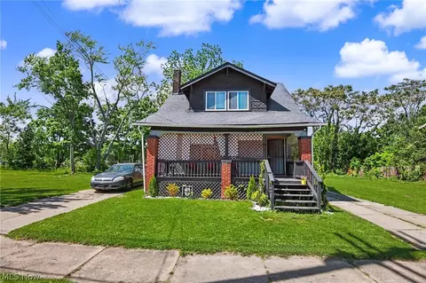 32 E Avondale Ave, Youngstown, OH 44507