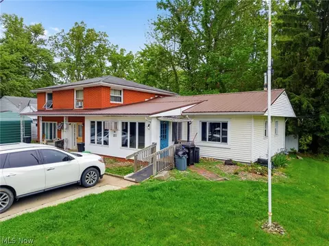 221 Tower St SW, Beach City, OH 44608